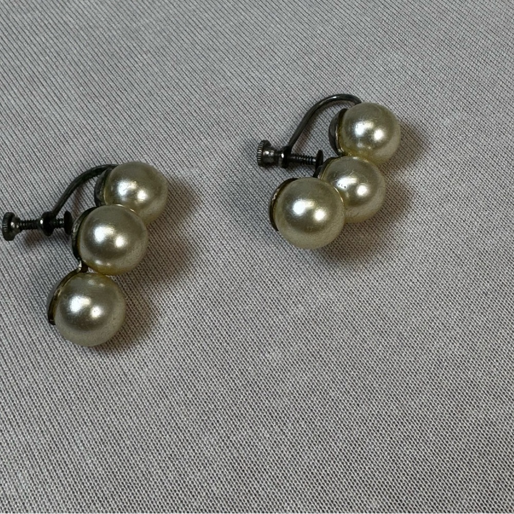 Pearl Cluster Screw-Back Earrings - Cream